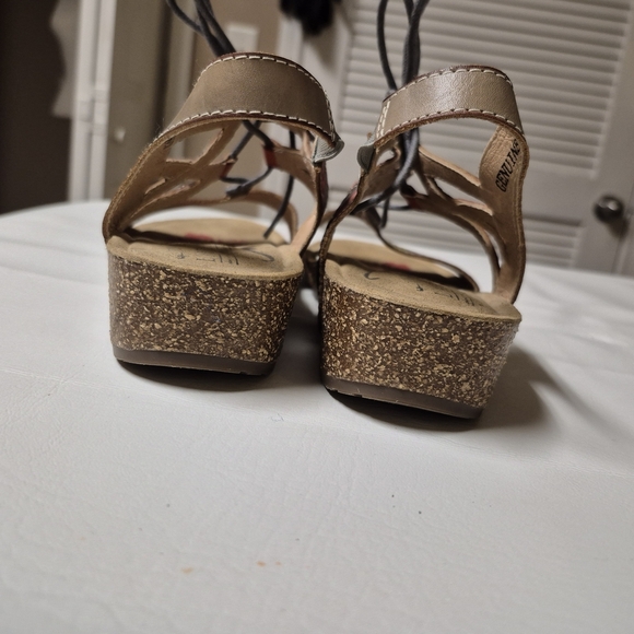 L 'Artiste Wedge Sandals With Floral Embroidered Details Size 40/10 - Picture 3 of 8